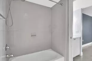 816 NW 11th St, Miami, FL 33136 - Photo 16