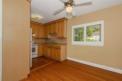 989 Eastward Dr, Miami Springs, FL 33166 - Photo 8