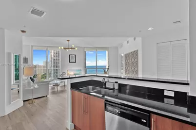 300 S Biscayne Blvd #T-1708, Miami, FL 33131 - Photo 24