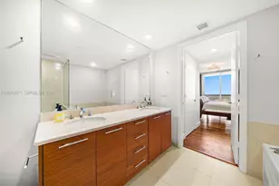 50 Biscayne Blvd, Miami, FL 33132 - Photo 12