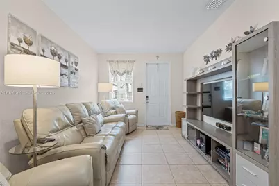 1034 NE 30th Ave, Homestead, FL 33033 - Photo 4