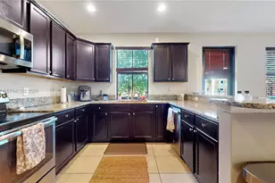 12365 S Village Cir, Davie, FL 33325 - Photo 6