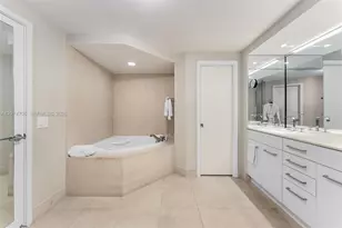 6899 Collins Ave, Miami Beach, FL 33141 - Photo 32