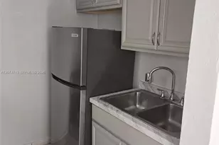 215 30th St, Miami Beach, FL 33140 - Photo 10