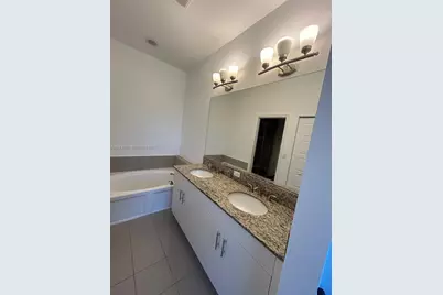 731 NE 193rd St #731, Miami, FL 33179 - Photo 10