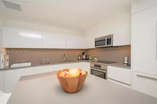 68 SE 6th St, Miami, FL 33131 - Photo 16