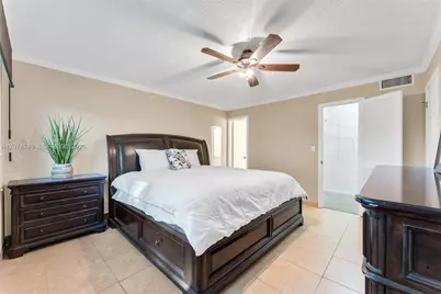 9811 N Hollybrook Lake Dr #103, Pembroke Pines, FL 33025 - Photo 14