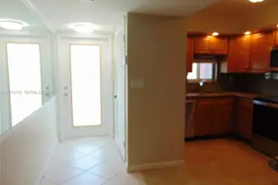 9811 N Hollybrook Lake Dr, Pembroke Pines, FL 33025 - Photo 6