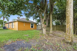 879 SW 10th St, Florida City, FL 33034 - Photo 20