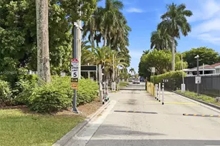 879 SW 10th St, Florida City, FL 33034 - Photo 22