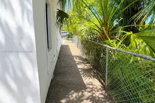 802 NW 3rd Terrace, Hallandale Beach, FL 33009 - Photo 20