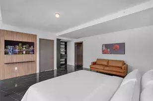 20 NE 11th St, Miami, FL 33132 - Photo 10