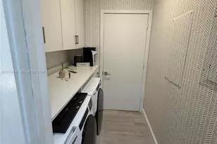 55 SW 9th St, Miami, FL 33130 - Photo 10