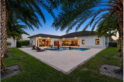 10352 NW 131st St, Hialeah Gardens, FL 33018 - Photo 2
