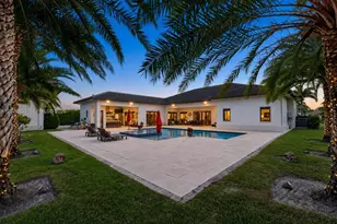 10352 NW 131st St, Hialeah Gardens, FL 33018 - Photo 2