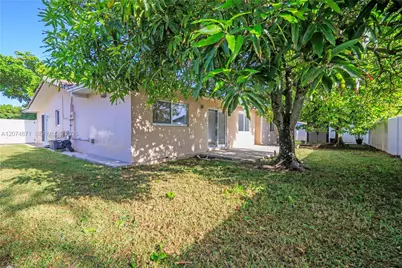 225 SW 102nd Pl, Sweetwater, FL 33174 - Photo 8