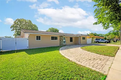 225 SW 102nd Pl, Sweetwater, FL 33174 - Photo 4
