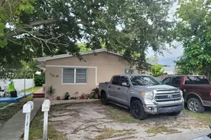 1120 NE 111th St, Miami, FL 33161 - Photo 2