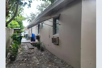 1120 NE 111th St, Miami, FL 33161 - Photo 8