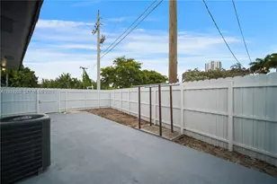 2388-2390 NE 173rd St, North Miami Beach, FL 33160 - Photo 22