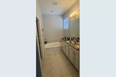 19301 NE 8th Ct, Miami, FL 33179 - Photo 16
