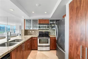 400 South Pointe Dr, Miami Beach, FL 33139 - Photo 14