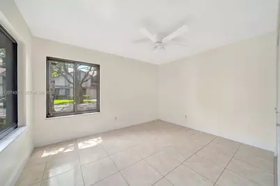 5223 Gate Lake Rd #5223, Tamarac, FL 33319 - Photo 4