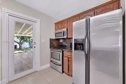 15850 NW 18th Pl, Miami Gardens, FL 33054 - Photo 16