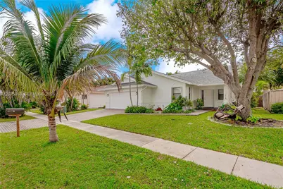 216 SE 9th St, Dania Beach, FL 33004 - Photo 1