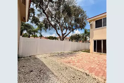 1140 Oysterwood St, Hollywood, FL 33019 - Photo 32
