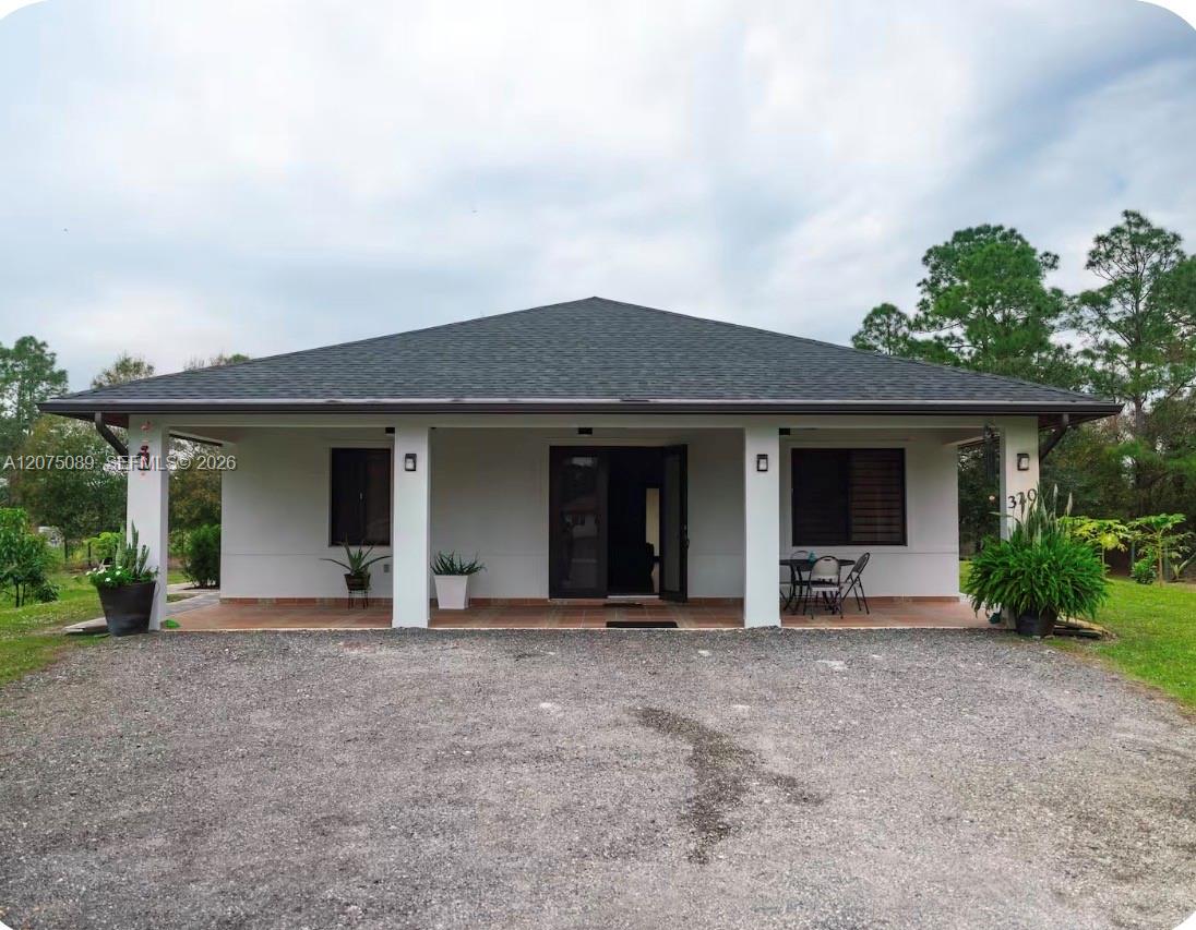 320 N Palomino St