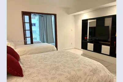 5401 Collins Ave #311, Miami Beach, FL 33140 - Photo 14