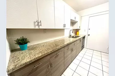5401 Collins Ave #311, Miami Beach, FL 33140 - Photo 4