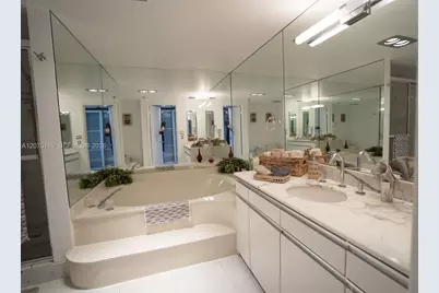 9 Island Ave #1806, Miami Beach, FL 33139 - Photo 10