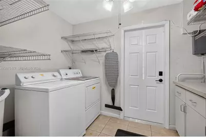 4585 E 9th Ln, Hialeah, FL 33013 - Photo 18