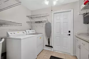 4585 E 9th Ln, Hialeah, FL 33013 - Photo 18