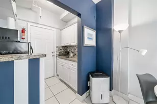 3030 Collins Ave, Miami Beach, FL 33140 - Photo 8