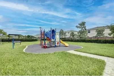 565 NE 5th Pl, Florida City, FL 33034 - Photo 32