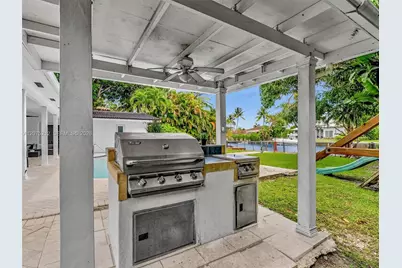 413 Tamarind Dr, Hallandale Beach, FL 33009 - Photo 10
