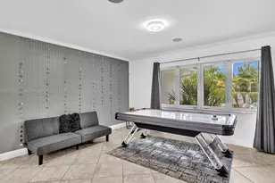 413 Tamarind Dr, Hallandale Beach, FL 33009 - Photo 16