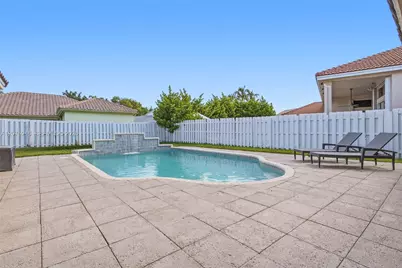 609 Verona Pl, Weston, FL 33326 - Photo 4