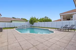 609 Verona Pl, Weston, FL 33326 - Photo 4