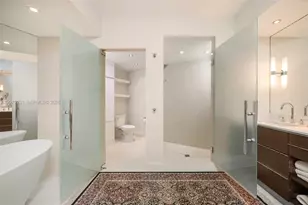 300 Pointe Dr, Miami Beach, FL 33139 - Photo 22