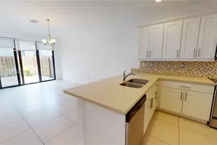 10428 NW 61st St, Doral, FL 33178 - Photo 12