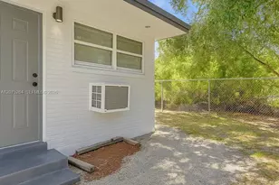 105 NW 14th Way, Dania Beach, FL 33004 - Photo 6