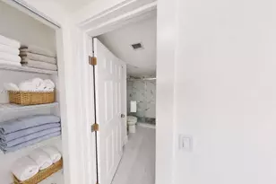 1000 W Island Blvd, Aventura, FL 33160 - Photo 12