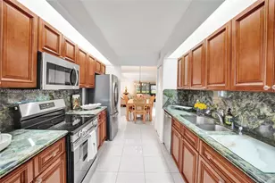 800 SW 137th Ave, Pembroke Pines, FL 33027 - Photo 2