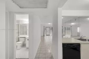 426 NE 210th Cir Terrace, Miami, FL 33179 - Photo 2