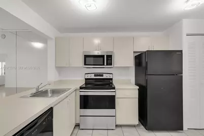 426 NE 210th Cir Ter #103-2, Miami, FL 33179 - Photo 8