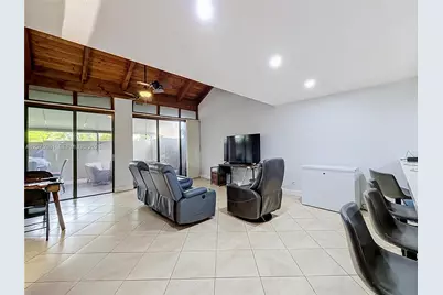 1110 W Fairway Rd, Pembroke Pines, FL 33026 - Photo 28